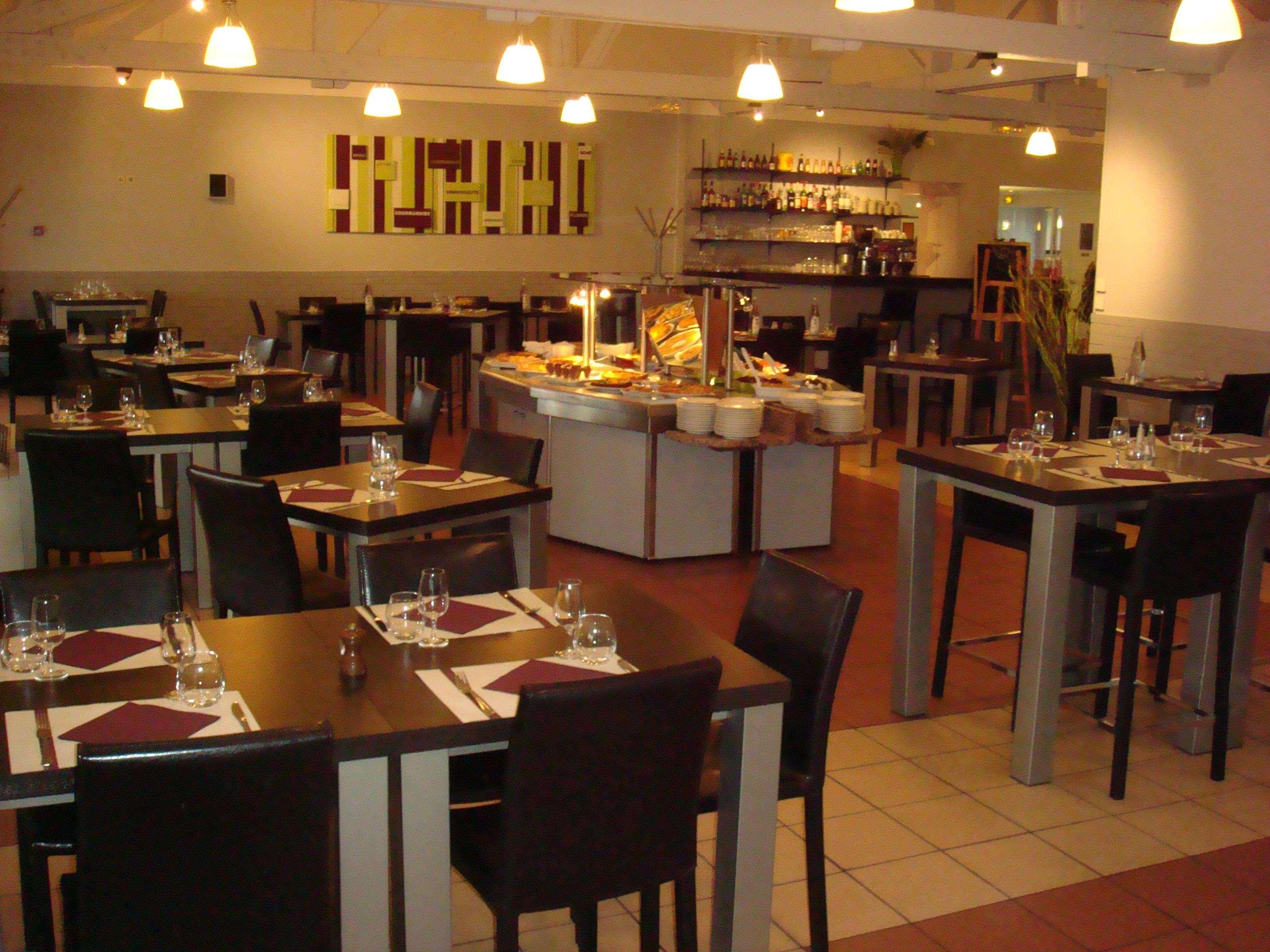 Kyriad Lille Est - Villeneuve D'Ascq Restaurant photo