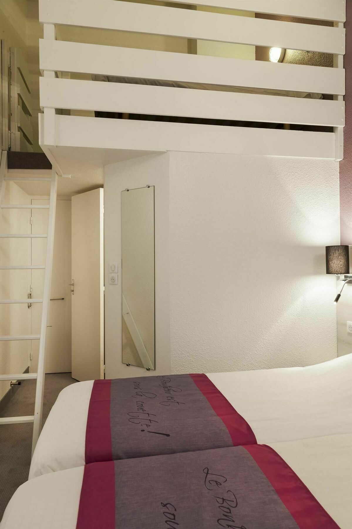 Kyriad Lille Est - Villeneuve D'Ascq Exterior photo